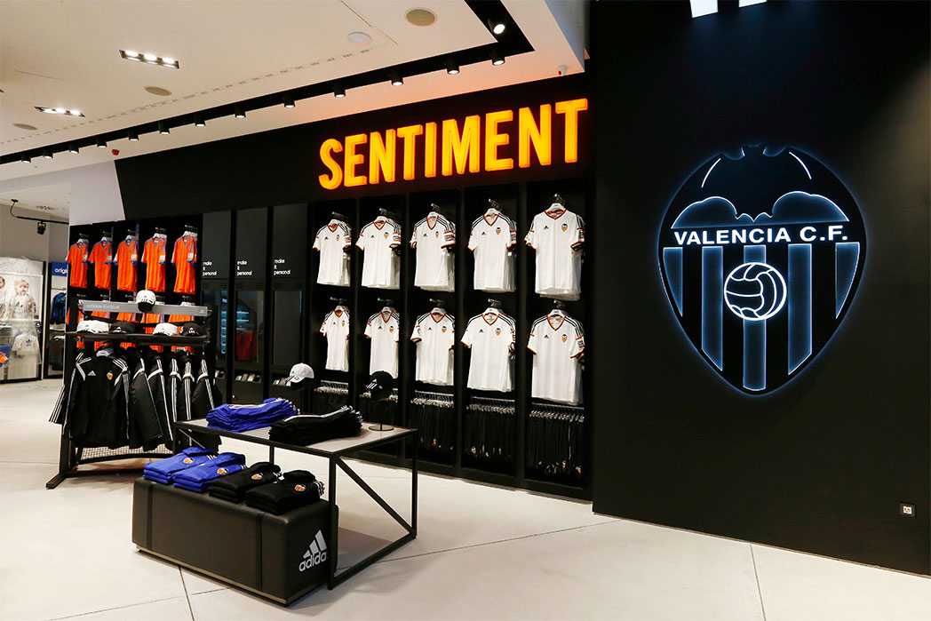 El Valencia y Adidas inauguran una macrotienda de 1.150 m2 - Sport