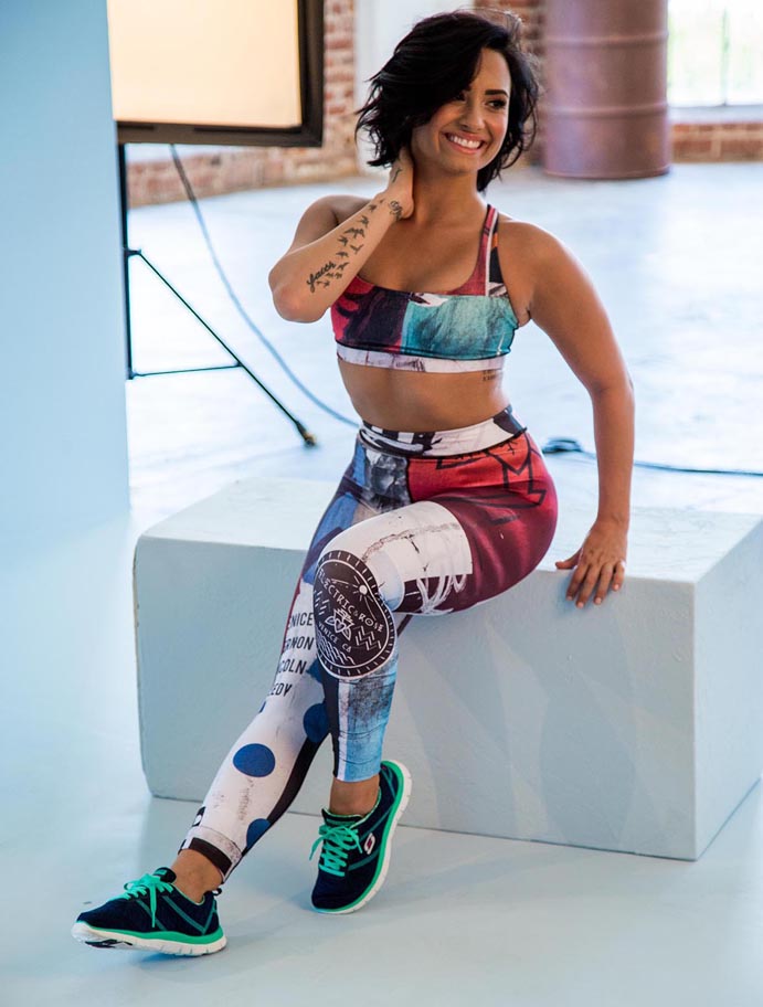 varonil Alpinista Sobriqueta Demi Lovato protagonista de la nueva campaña de Skechers - CMD Sport