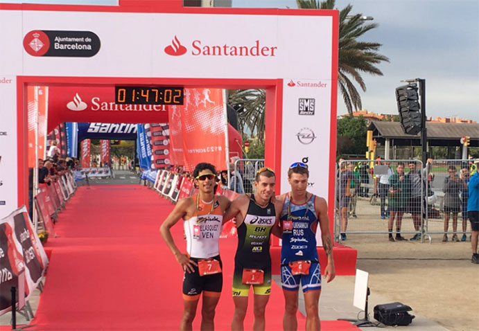 Fernando Alarza repite victoria en el Barcelona Triathlon