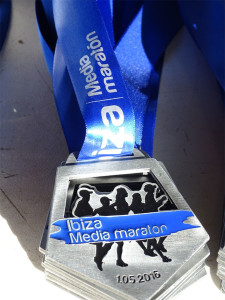ibiza-media-maraton-2016-medalla