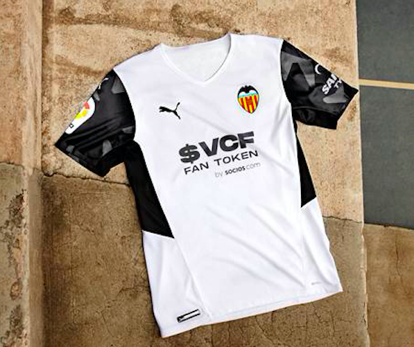 Puma se inspira en el del Valencia CF para diseñar su nueva camiseta CMD Sport