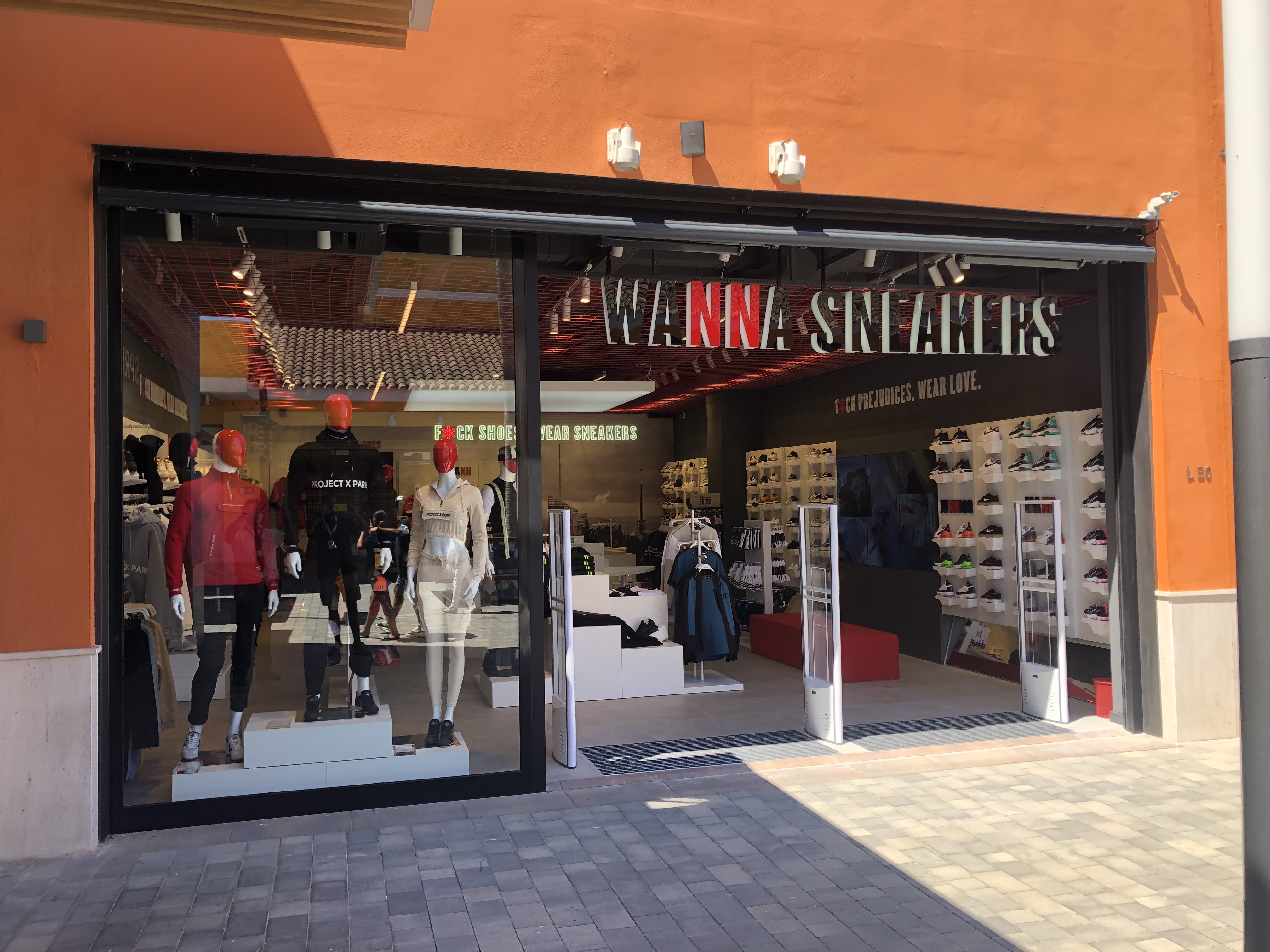 Base Deportes Santa Gema abre en Málaga su segundo Wanna Sneakers