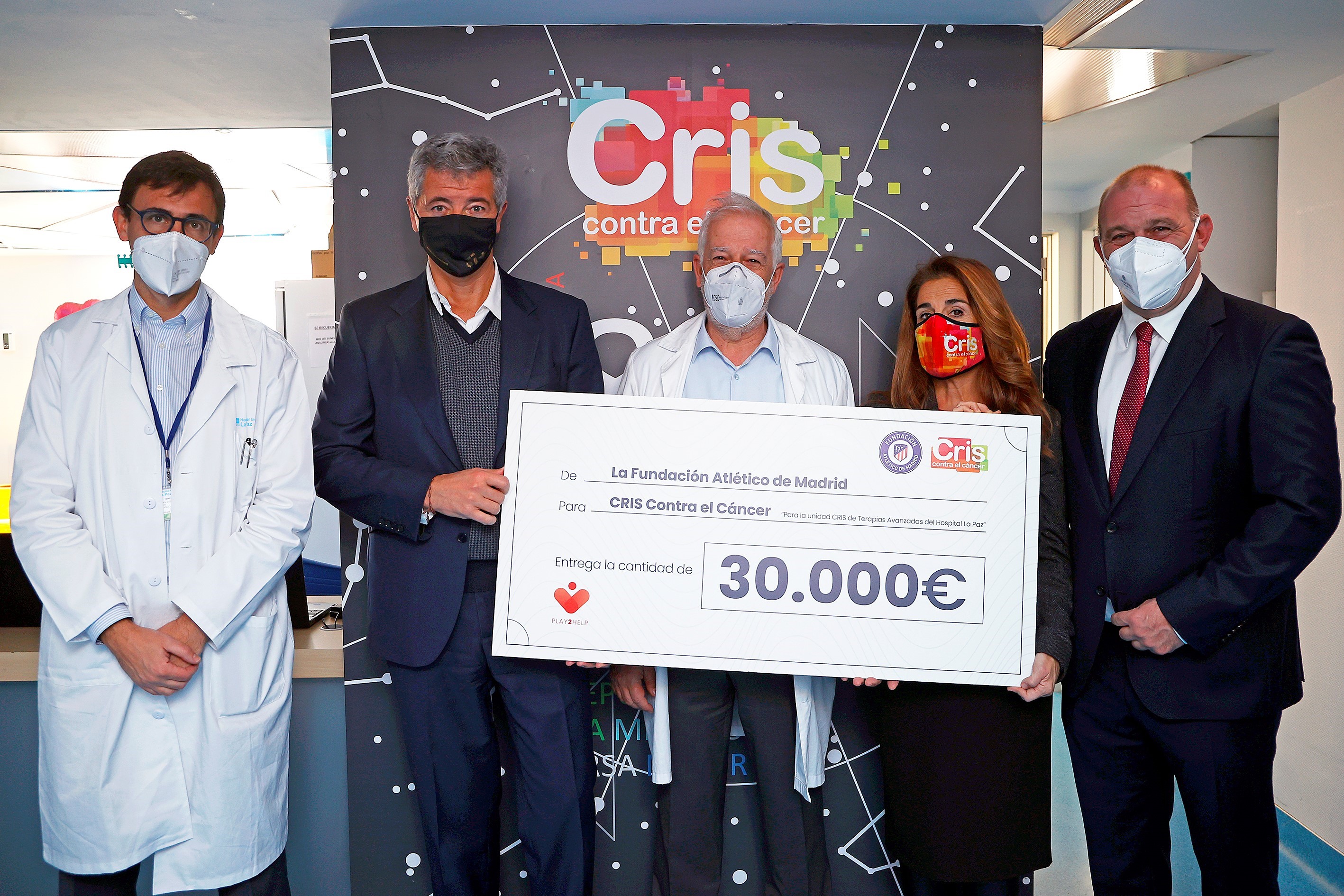 La Fundación Atlético de Madrid entrega una donación a CRIS contra el cáncer