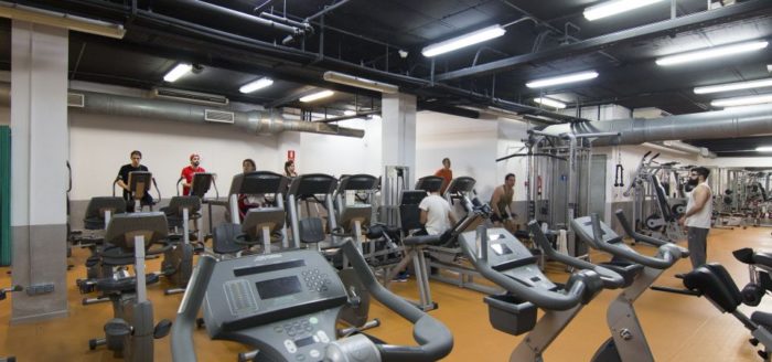El temporal en Valencia inunda la sala de fitness de la Piscina Municipal Ayora