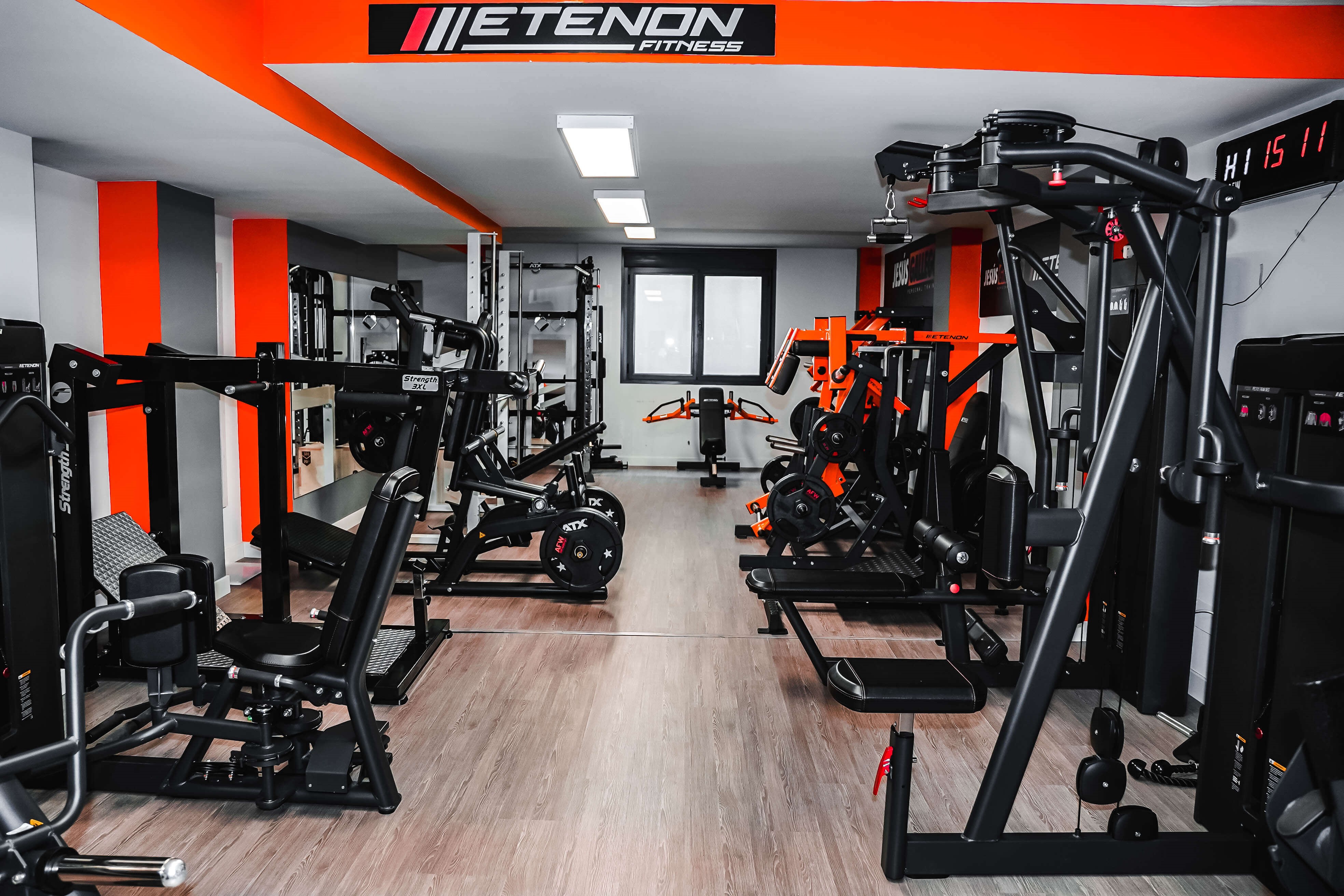 Fonsi Nieto se pone en forma con máquinas de Etenon Fitness