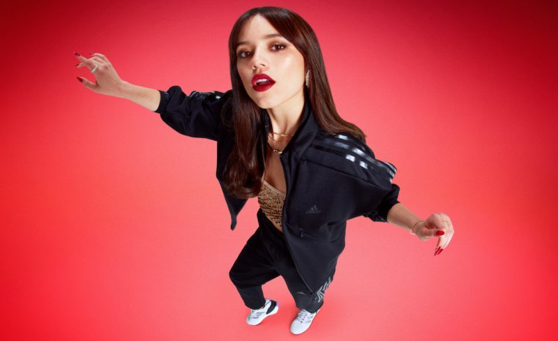 Adidas lanza su nueva marca Adidas Sportwear de la mano de Jenna Ortega