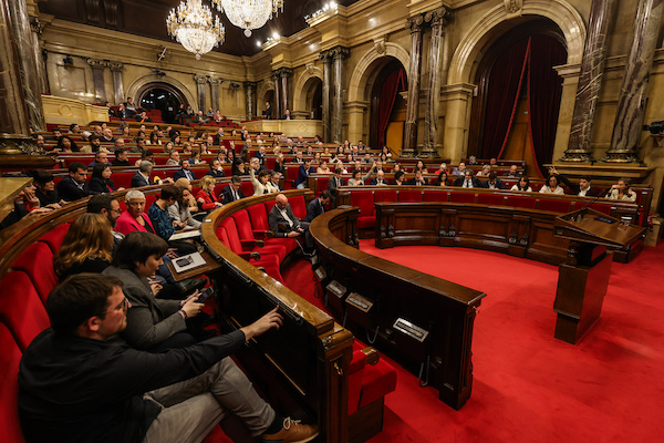 El Parlament de Catalunya exige a la Generalitat relajar las restricciones a los gimnasios