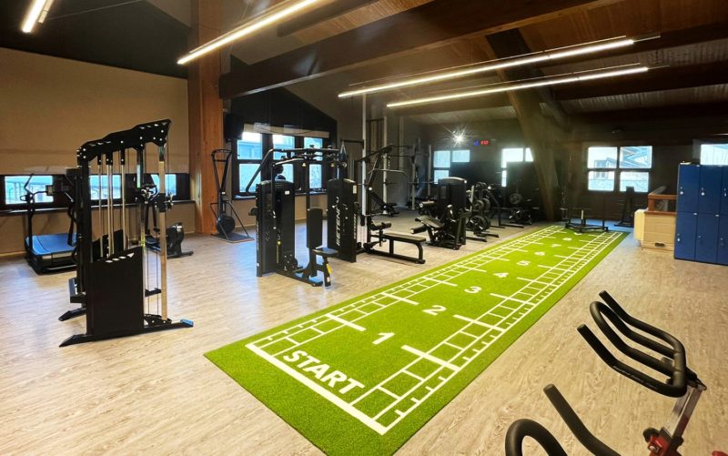 Etenon Fitness equipa dos instalaciones: un gimnasio municipal y una zona outdoor