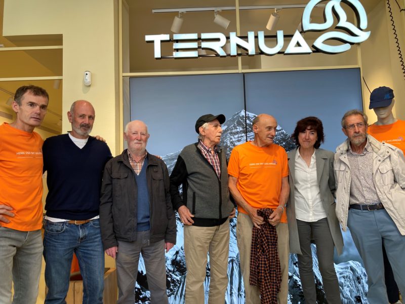 Ternua celebra el 50º aniversario de la primera expedición vasca al Everest