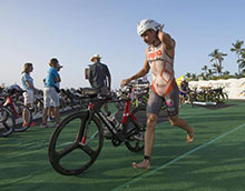 La bicicleta aleja a Raña del triunfo en Kona