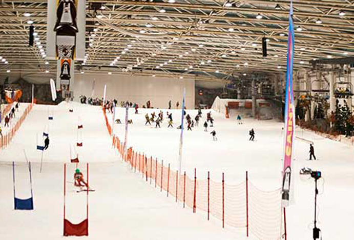 La falta de nieve en las estaciones impulsa la afluencia a Madrid SnowZone