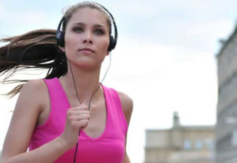 Los beneficios de la música en la práctica de running