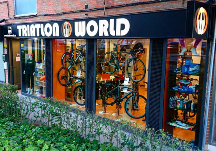 Triatlon World, la única tienda de España con un circuito de triatlón indoor