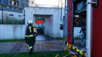Prenden fuego a un gimnasio en construcción