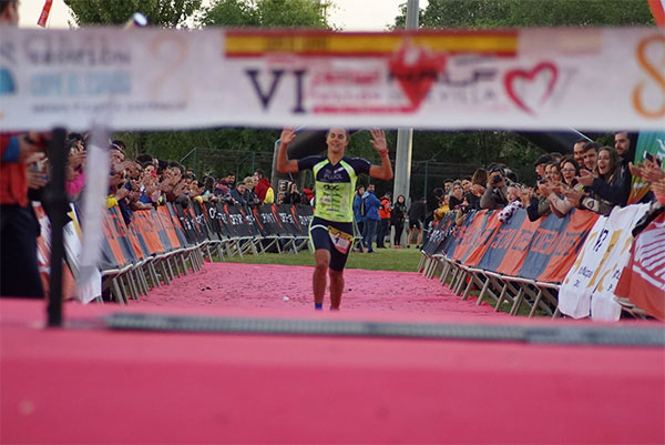 800 triatletas participan en la primera parada de la Copa de España de MD