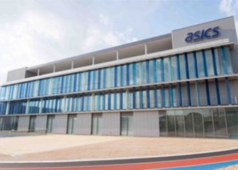Asics aplicará una nueva solución de teñido para reducir las emisiones de carbono