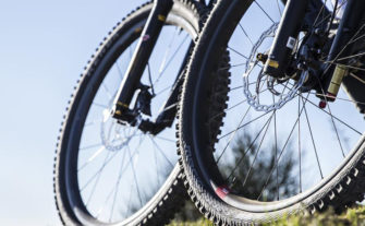 Las marcas de ciclismo aplazan o ‘congelan’ sus presentaciones 2021