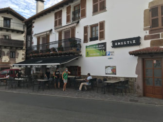 Ameztia, el hostal familiar que se subió a la bici para atraer más clientes