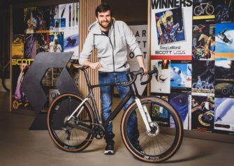 El triatleta Jonas Deichmann, nuevo embajador Scott