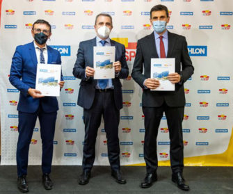 Decathlon primer operador del retail deportivo que firma un acuerdo con la Adesp