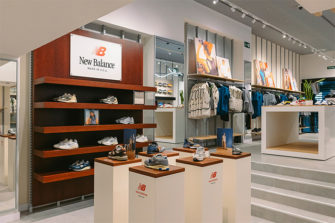 New Balance reabre en Valencia en plena disputa judicial con Experience Group