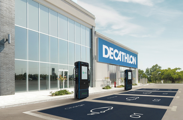 Decathlon implantará 400 puntos de recarga eléctrica en 39 de sus tiendas