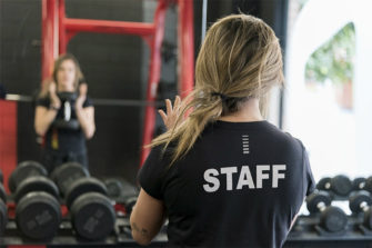¿En qué se fijan los gimnasios y centros deportivos para contratar entrenadores?
