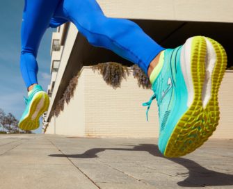Joma presenta la zapatilla R.2000 para corredores rápidos