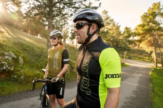 Joma reactiva la producción de prendas textiles para ciclismo