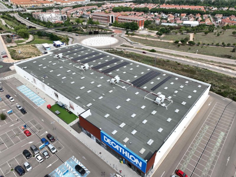 Decathlon inicia su proyecto de autoconsumo energético en España