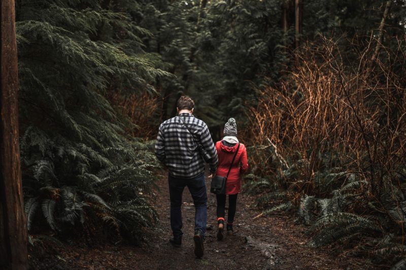 Ventajas de las caminatas conscientes por la naturaleza