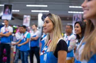 Decathlon firma el nuevo convenio con un alza salarial del 15% en tres años