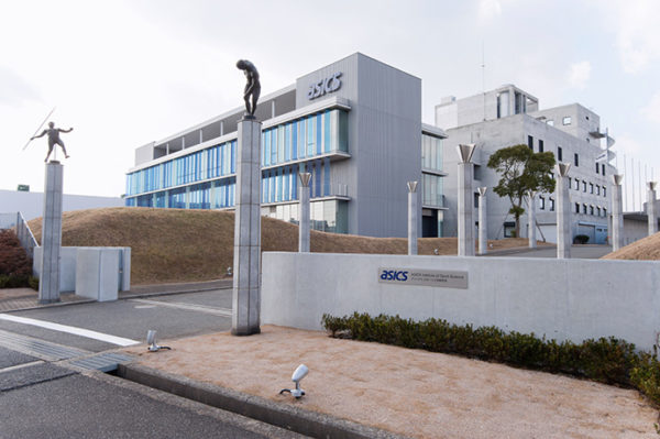 Asics aumenta sus ventas un 14,3% en el primer trimestre de 2024