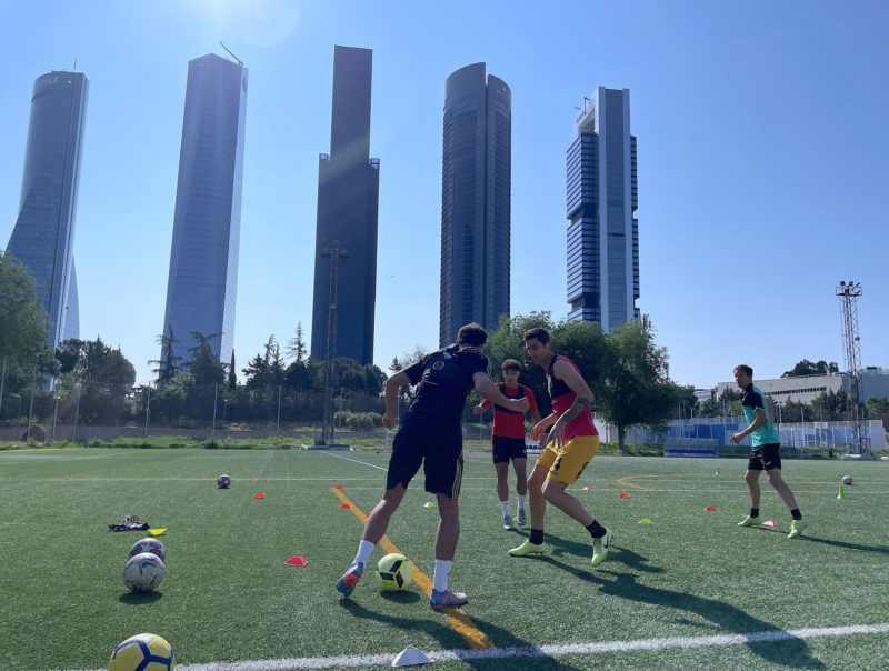 Olympia diseña un programa intensivo de fútbol para profesionales y aficionados