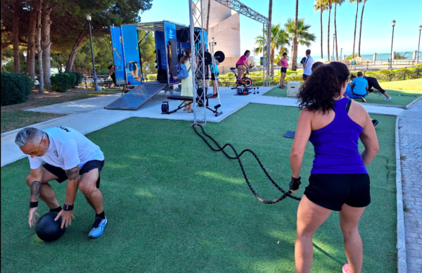 Torremolinos pone en marcha un gimnasio móvil para acercar el deporte a la población