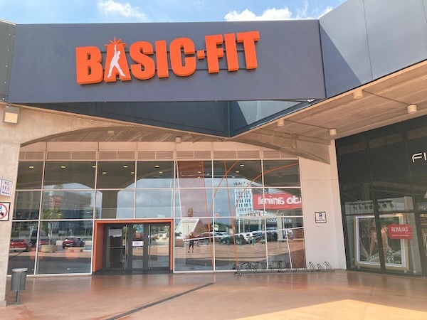 Basic-Fit suma en Valencia dos gimnasios Mcfit reconvertidos