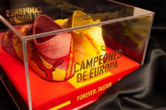 Puma presenta unas botas especiales en homenaje a Cucurella y Carvajal